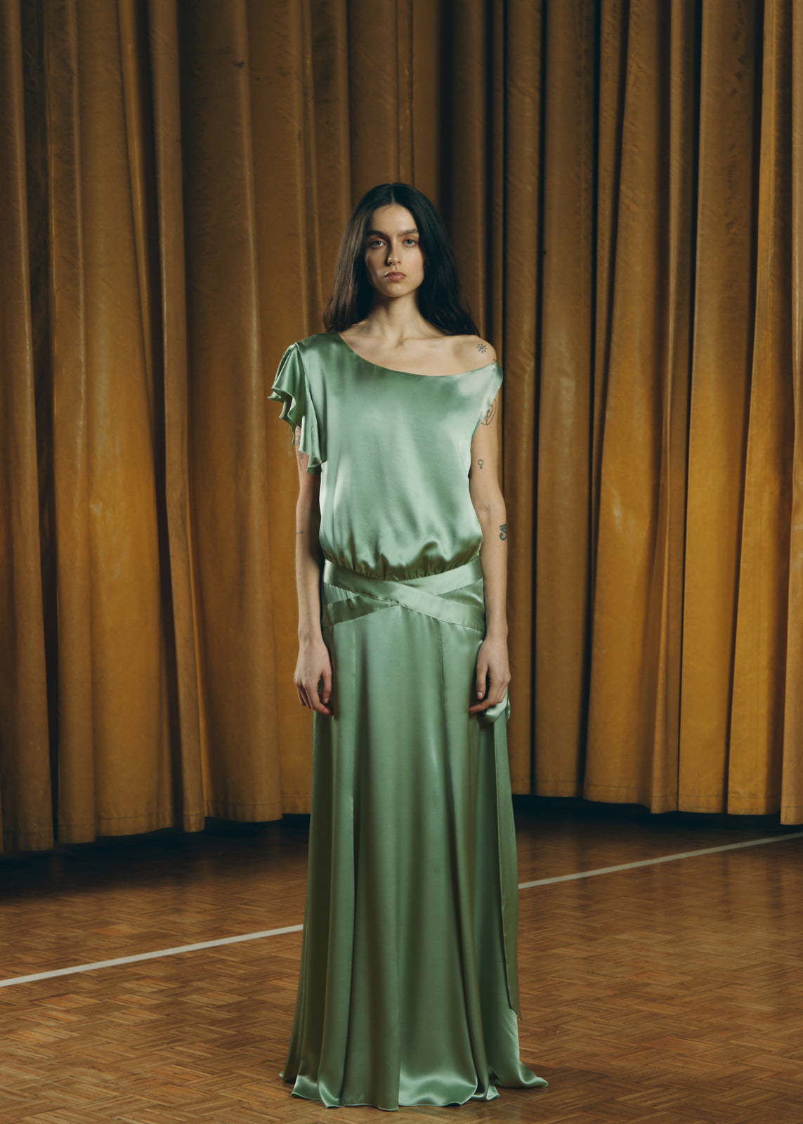 TWENTIES-STYLE GREEN SILK DRESS