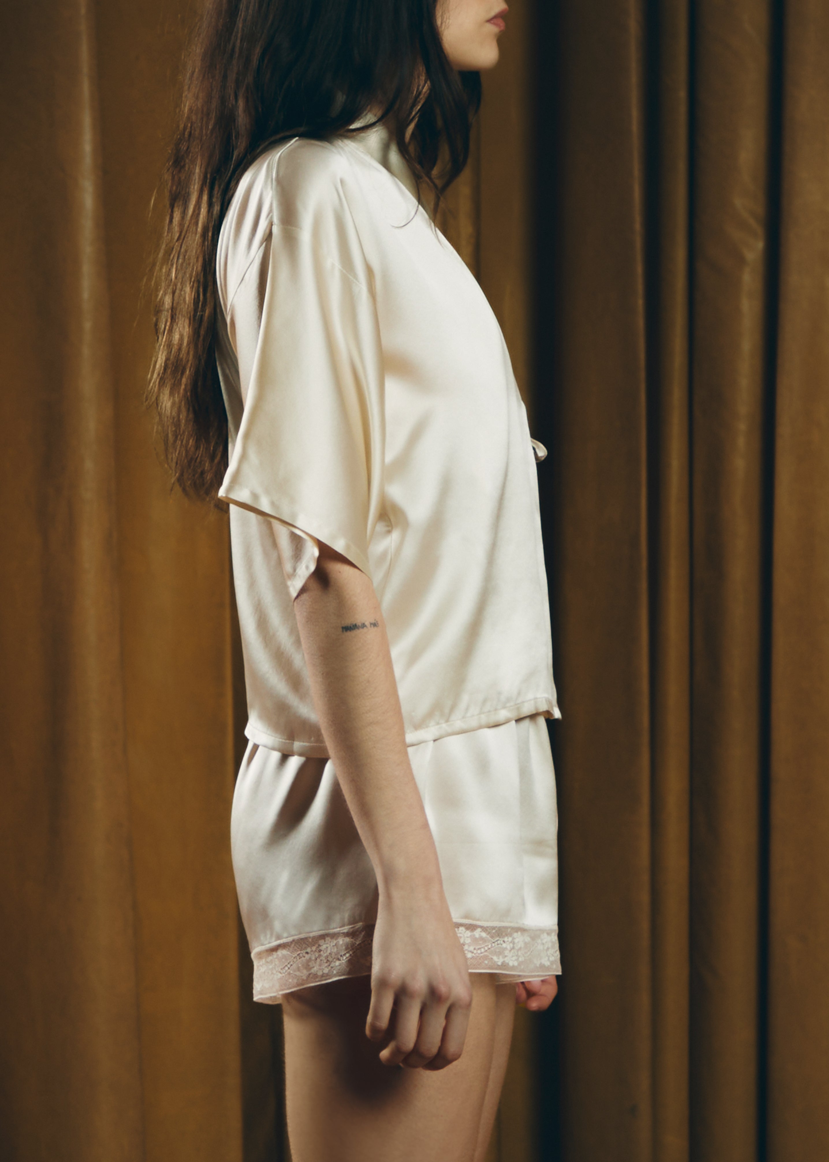 美品 24ss soe ready to wear ガーメントダイ ショーツ 3 KIMONO PAJAMA CREAM – Teresa Helbig