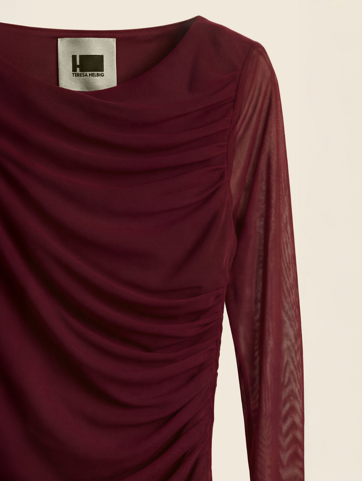 VESTIDO DE TUL ASIMÉTRICO BURDEOS