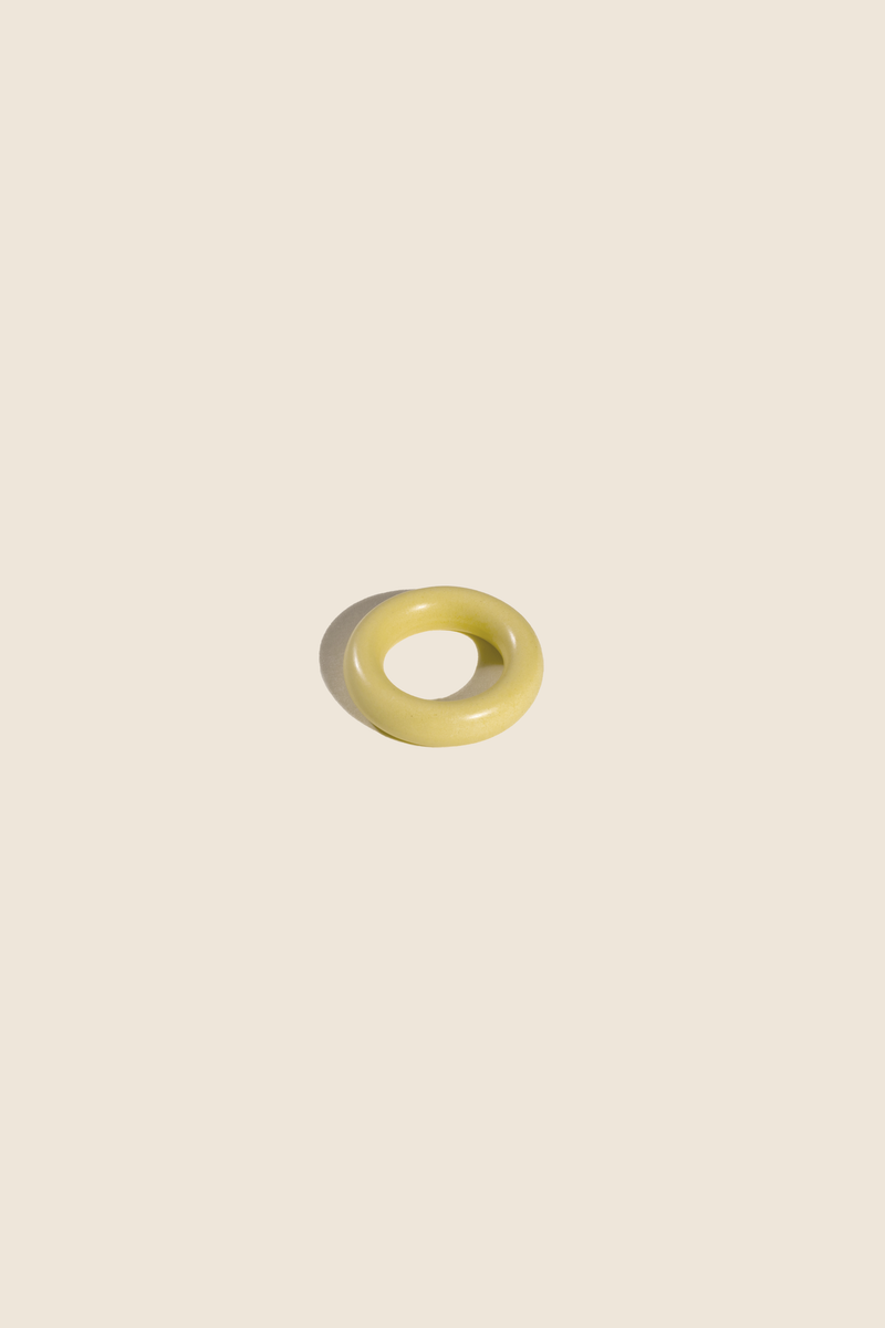 SINGLE PORCELAIN RING YELLOW